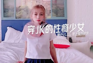 小辣椒的性爱实录-穿JK制服的性瘾少女爬上男室友的床上被爆操！